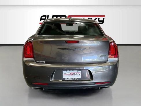 Used 2022 Chrysler 300 Touring L w/ Comfort Group AWD/4WD image 6
