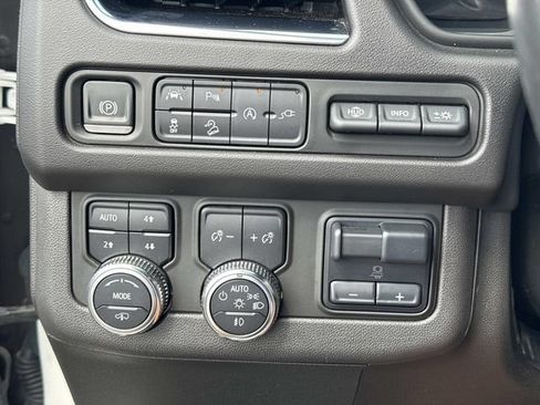 Used 2021 GMC Yukon XL AT4 w/ AT4 Premium Plus Package AWD/4WD image 25