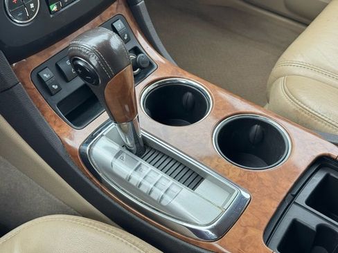 Used 2010 Buick Enclave CXL image 33