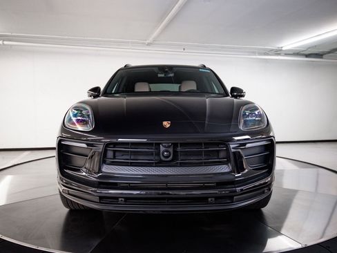 Certified 2026 Porsche Macan AWD/4WD image 10