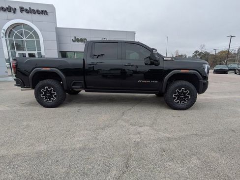 Used 2025 GMC Sierra 2500 AT4X image 3
