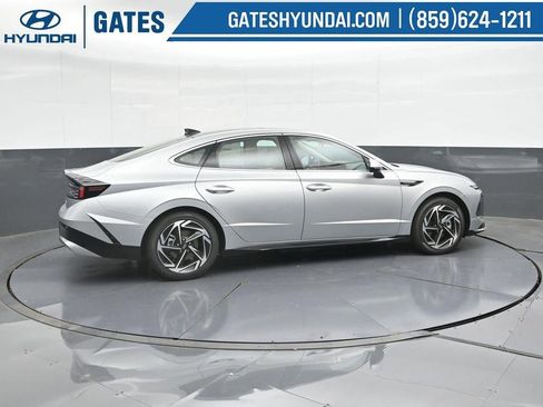 New 2025 Hyundai Sonata SEL image 3
