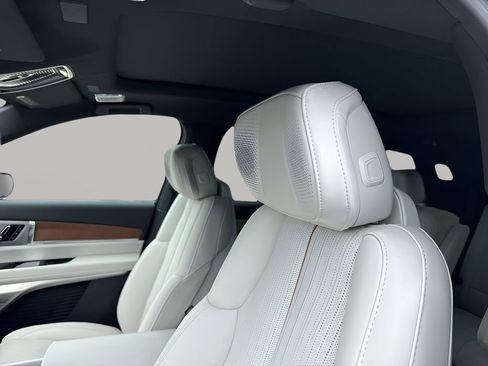 New 2026 Cadillac Vistiq Luxury w/ LPO, Floor Liner Package image 27