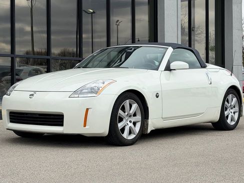 Used 2004 Nissan 350Z Touring image 4