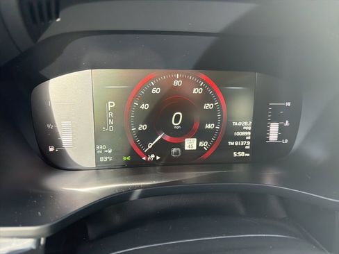 Used 2019 Volvo XC60 T5 Momentum w/ Premium Package AWD/4WD image 8