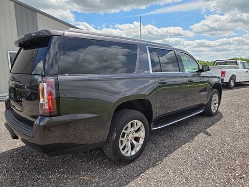 Used 2016 GMC Yukon XL SLT w/ Open Road Package AWD/4WD image 17