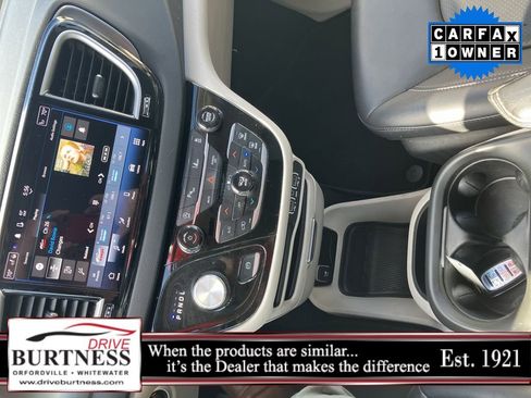 Used 2024 Chrysler Pacifica Touring-L FWD image 37