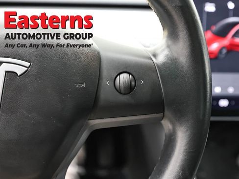 Used 2019 Tesla Model 3 Standard Range image 16