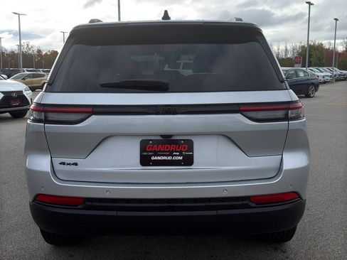 New 2025 Jeep Grand Cherokee Altitude w/ Trailer Tow Package image 7