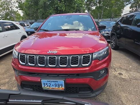 Used 2025 Jeep Compass Latitude w/ Sun & Sound Group AWD/4WD image 7