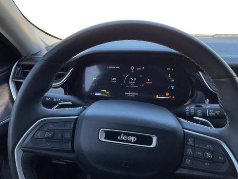 Used 2023 Jeep Grand Cherokee 4WD 4xe image 11
