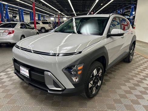 Used 2025 Hyundai Kona SEL AWD/4WD image 3