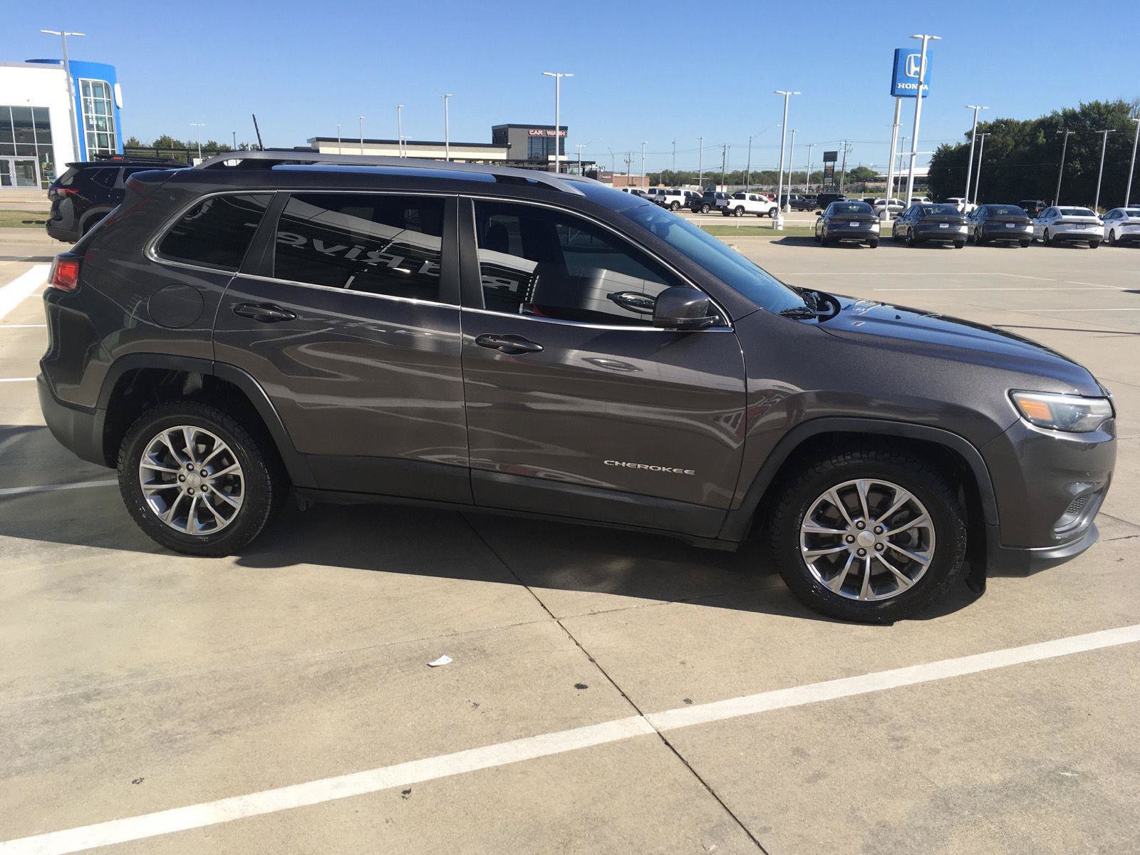 Used 2019 Jeep Cherokee Latitude Plus FWD image 5