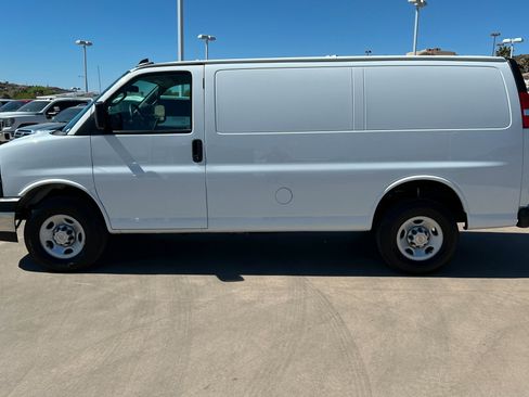 Used 2024 Chevrolet Express 2500 w/ Driver Convenience Package image 2