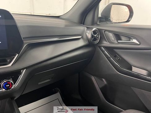 Used 2025 Chevrolet Equinox LT FWD image 40