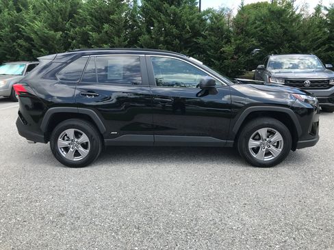 Certified 2025 Toyota RAV4 LE AWD/4WD image 8
