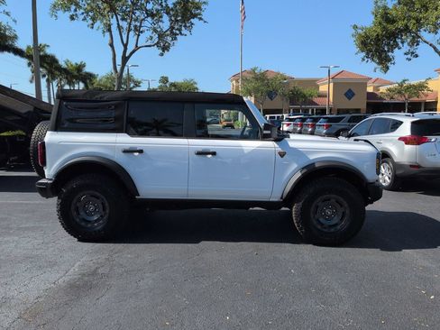 Certified 2025 Ford Bronco Badlands AWD/4WD image 3