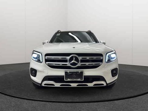 Used 2022 Mercedes-Benz GLB 250 4MATIC image 2