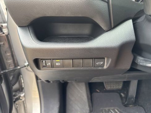 Used 2019 Toyota RAV4 XLE Premium image 8