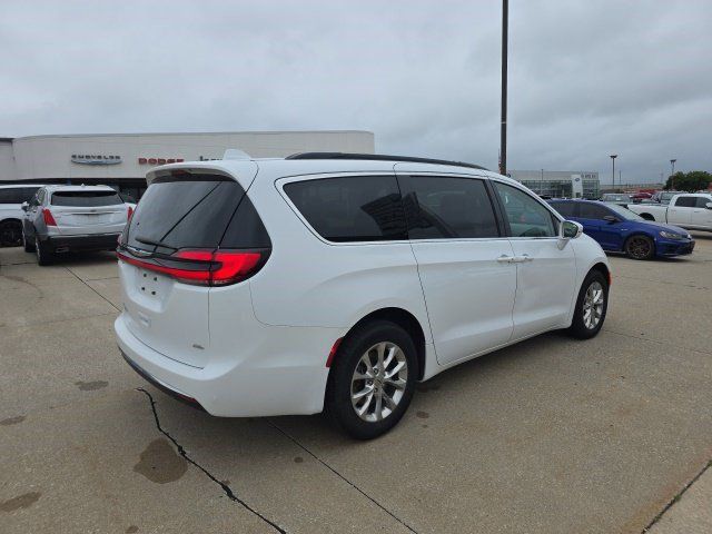 Certified 2022 Chrysler Pacifica Touring-L AWD/4WD image 8