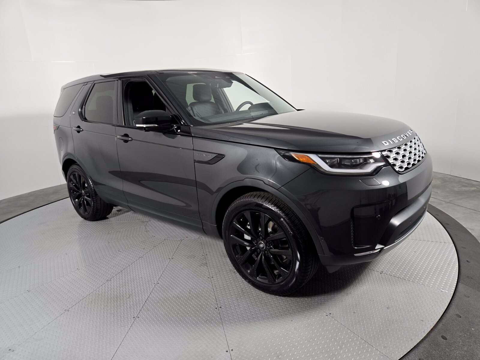 New 2026 Land Rover Discovery S AWD/4WD image 16
