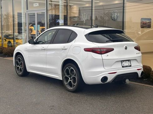 Used 2022 Alfa Romeo Stelvio Veloce image 4