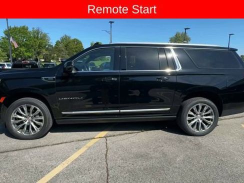 Used 2021 GMC Yukon XL Denali w/ Denali Premium Package AWD/4WD image 5