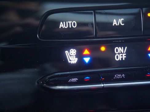 Used 2022 Chevrolet Bolt EUV Premier w/ Launch Edition image 33