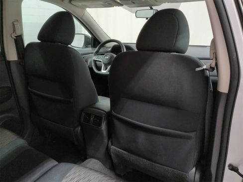 Used 2017 Nissan Rogue SV w/ Sun & Sound Touring Package image 18