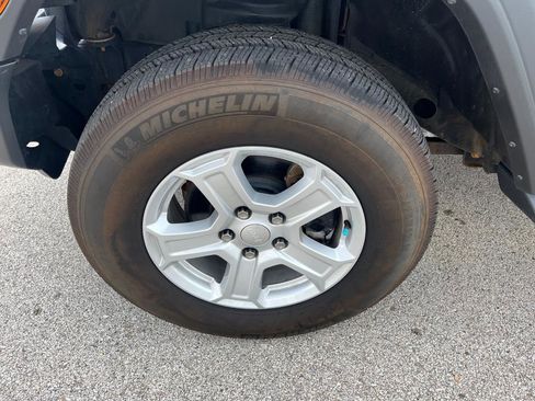 Used 2018 Jeep Wrangler Sport image 16