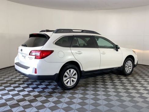Used 2017 Subaru Outback 2.5i Premium image 7