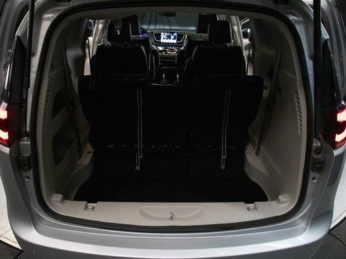 Used 2024 Chrysler Pacifica Touring-L image 20