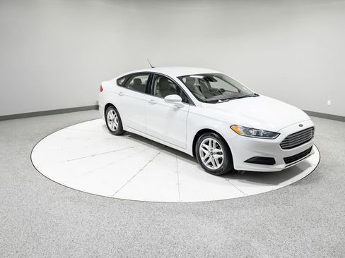 Used 2016 Ford Fusion SE FWD image 22