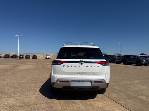 Certified 2025 Nissan Pathfinder SL image 21
