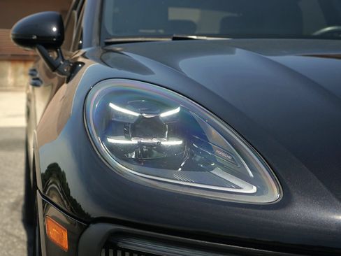Used 2023 Porsche Macan GTS w/ Premium Package Plus AWD/4WD image 6