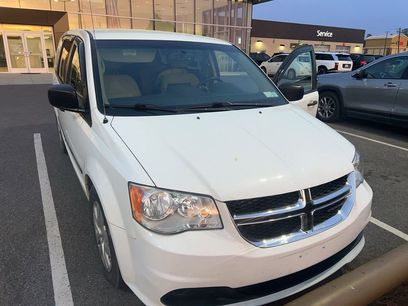 Used 2016 Dodge Grand Caravan American Value Package w/ UConnect Hands-Free Group