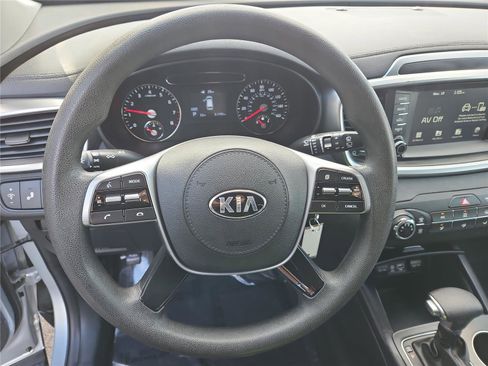 Used 2019 Kia Sorento LX image 16