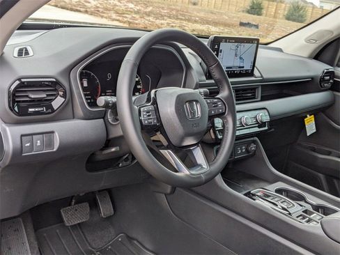 New 2025 Honda Pilot Touring image 12