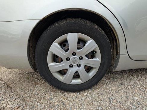 Used 2010 Toyota Camry LE FWD image 16