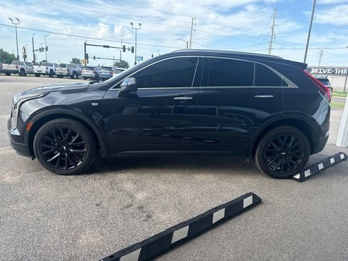 Used 2022 Cadillac XT4 Luxury w/ Cold Weather Package FWD image 3