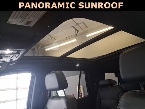 Used 2021 Chevrolet Tahoe LT w/ LT Signature Package image 18