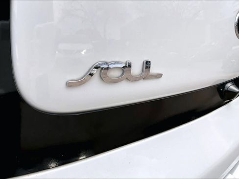 Used 2017 Kia Soul + w/ UVO Package image 28