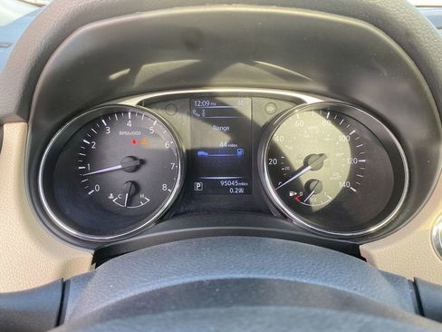 Used 2016 Nissan Rogue SL w/ SL Premium Package image 18