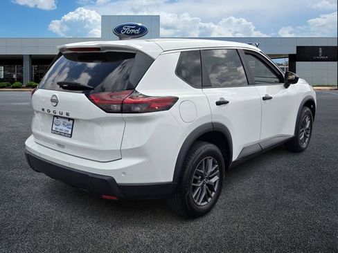 Used 2024 Nissan Rogue S image 5
