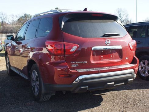 Used 2020 Nissan Pathfinder SV image 3