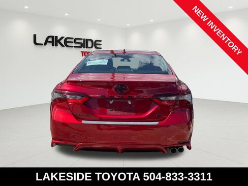 Used 2022 Toyota Camry SE FWD image 4