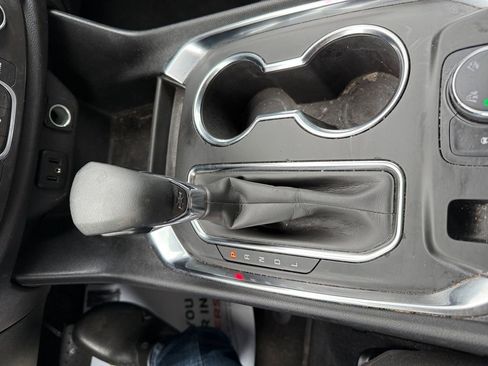 Used 2021 Chevrolet Traverse LS image 20