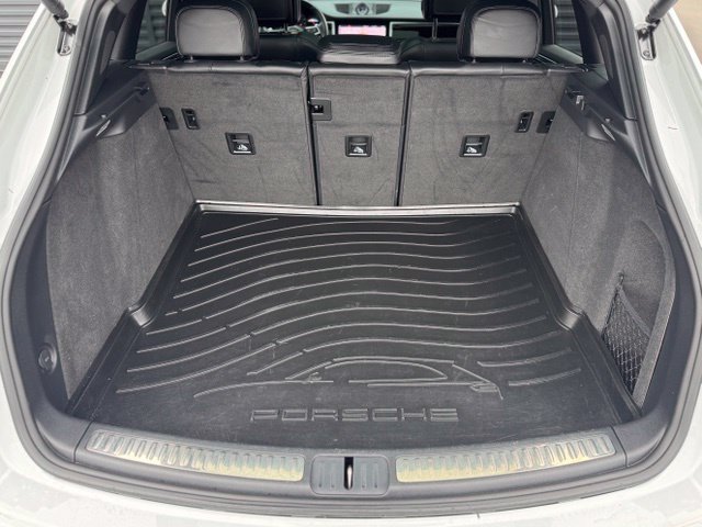 Certified 2023 Porsche Macan AWD/4WD image 34