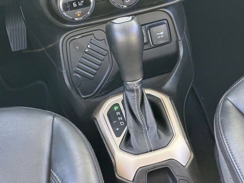 Used 2017 Jeep Renegade Limited FWD image 19