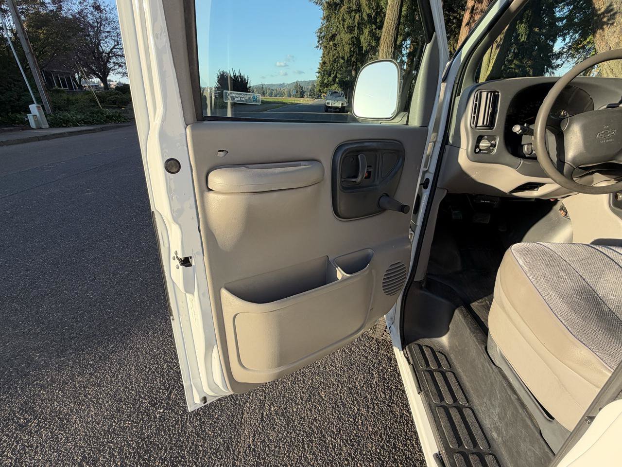Used 1998 Chevrolet Express 3500 Extended w/ Convenience Pkg RWD image 22